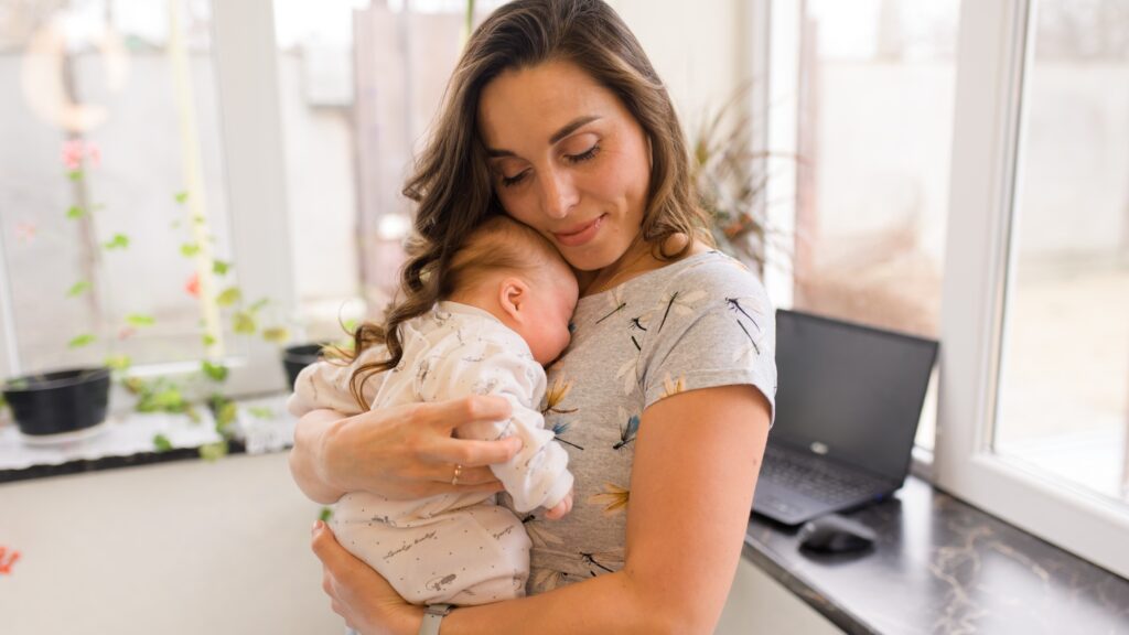 kojicí oblečení - tričko na kojení miminka a jeho maminka