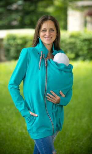 babywearing maminka v nosicí mikině na nošení dětí v šátku nebo nosítku zn. Angel Wings v tyrkysové barvě
