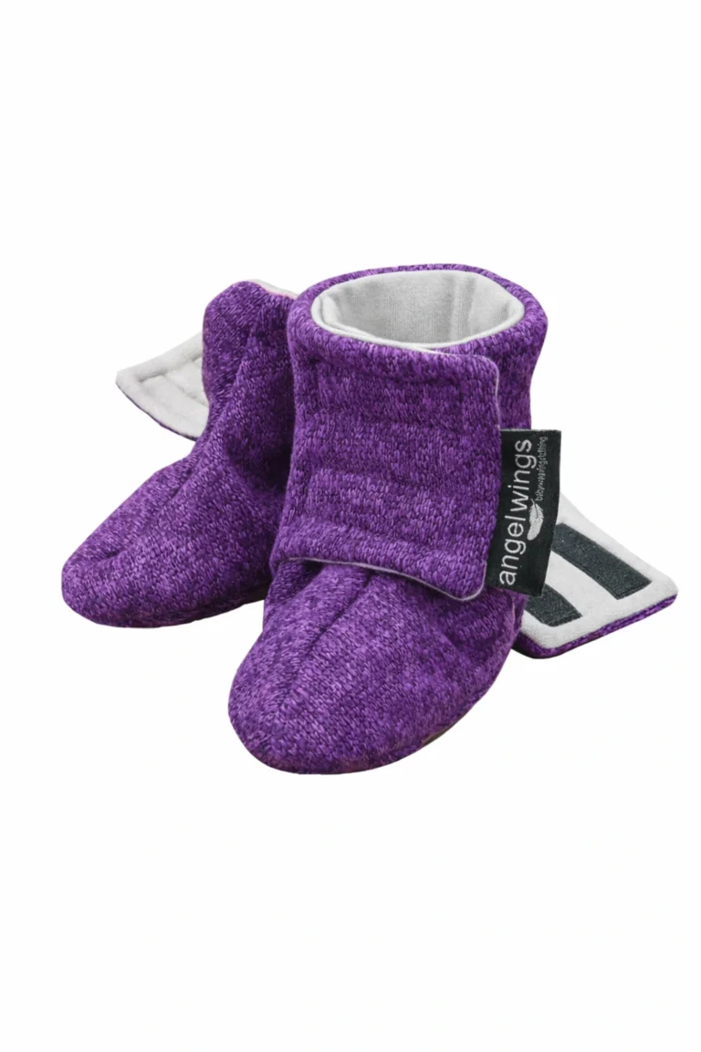 pár dětských capáčků - válenek fialové barvy