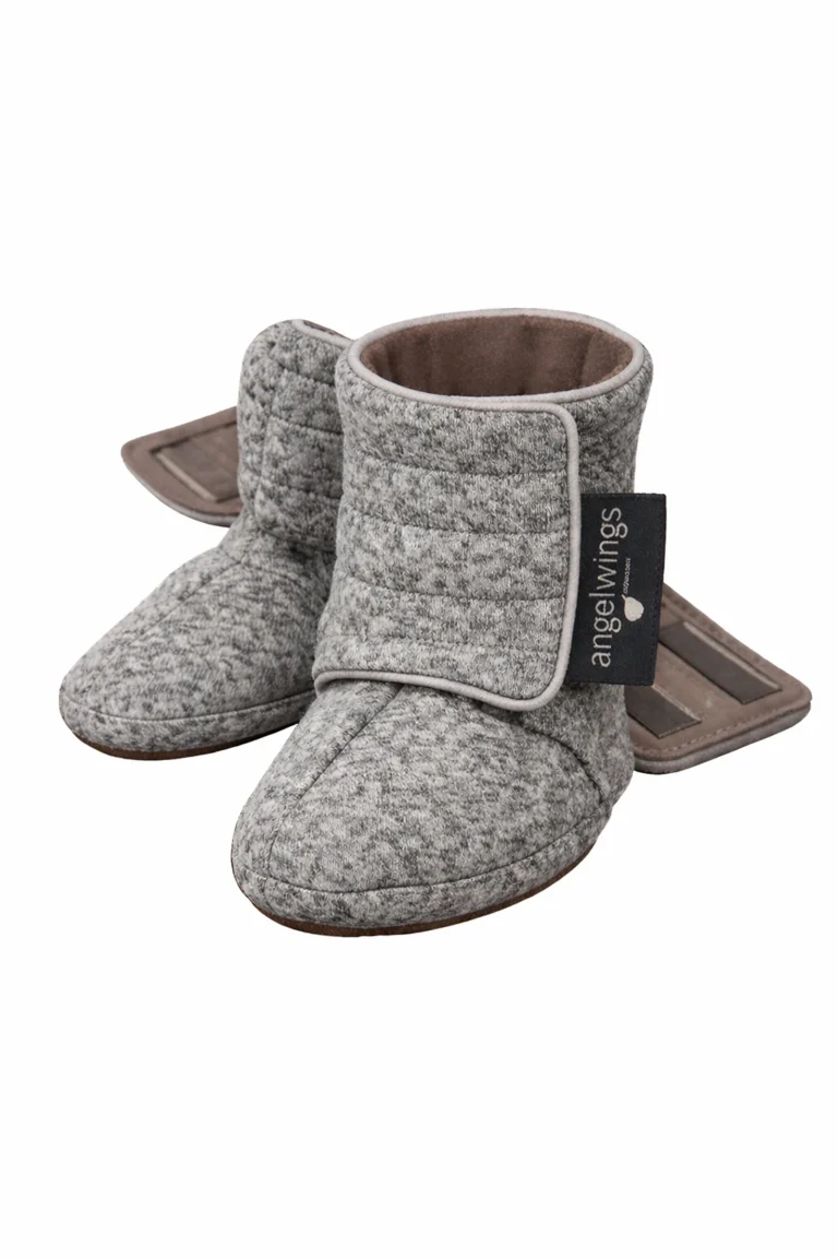 jedna dětská botička zn. Angel Wings hnědé barvy